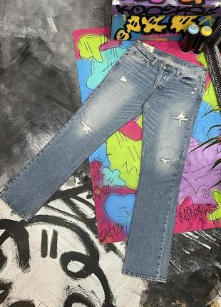 Плотные джинсы с фабричными потертостями hollister