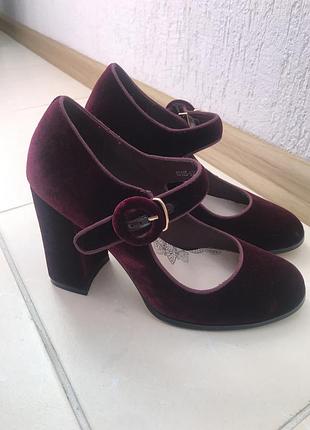 Трендові велюрові туфлі stella marco  нові!