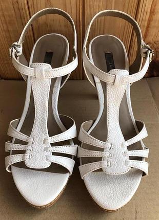 Элегантные полностью кожаные босоножки туфли zara