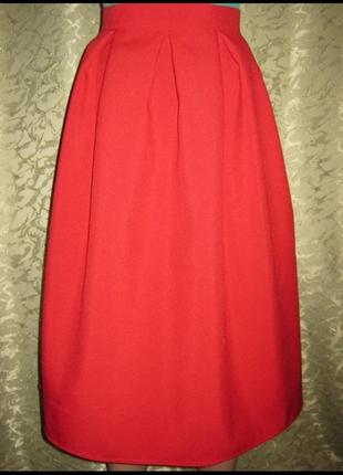 Красная юбка миди ниже колена2 фото
