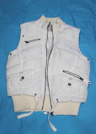 Белый теплый жилет