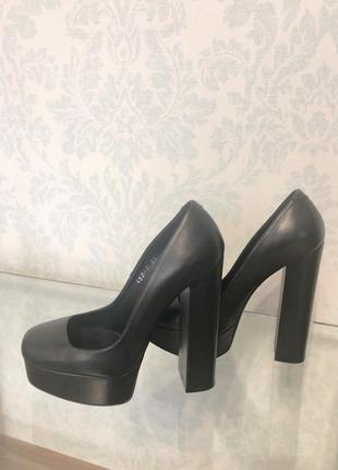 Шикарные кожаные туфли giardini