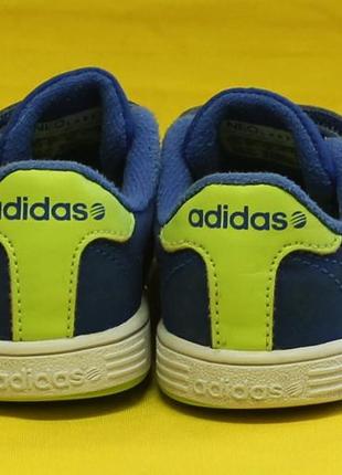 Кросівки adidas розмір 242 фото