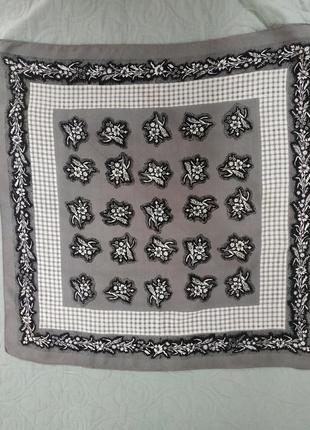 Шелковый шейный платок