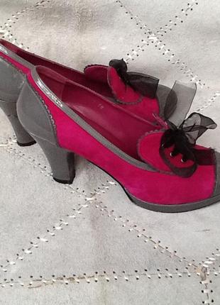 Зручні шкіряні туфлі р. 38