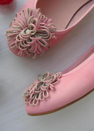 Нежно розовые кожаные туфельки с оригинальным бантом-бахрамой5 фото