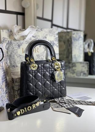 Черная женская кожаная сумка в стиле диор