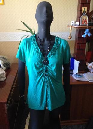 Брендовий футболка насиченого зеленого кольору