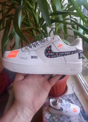 Женские кроссовки nike air force 1 07 low just do it белые