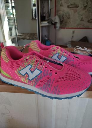 Кроссовки жен.41 размер