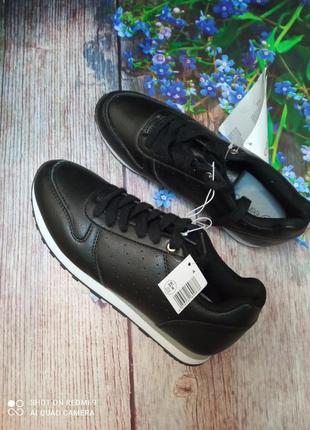 Женские черные кроссовки с эко кожи esmara