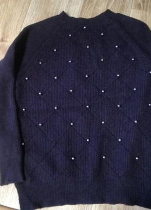 Синій светр з бусинами
