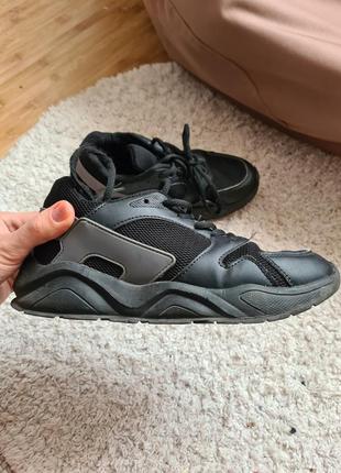 Кроссовки черные весенние размер 35