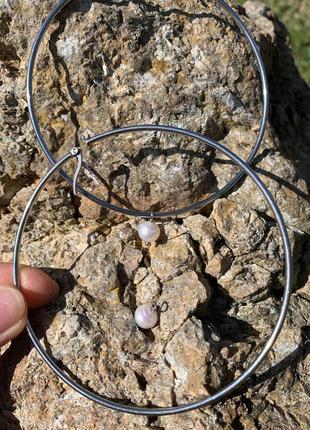 Серьги - кольца стальные с белым жемчугом ′ундина′3 фото