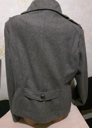 Укорочене жіноче шерстяне пальто.2 фото