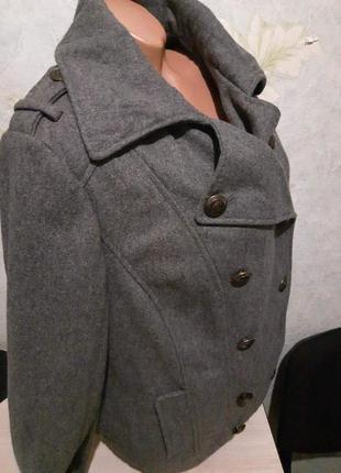 Укорочене жіноче шерстяне пальто.4 фото