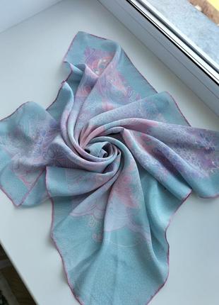 Красива фірмова шовкова хустка!