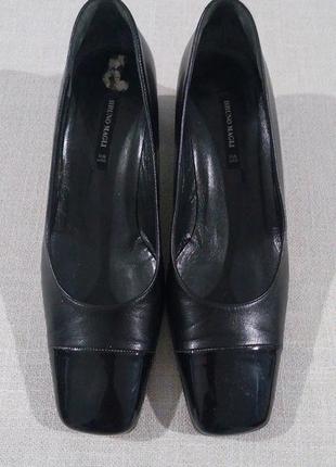 Гарні брендові туфлі шкіра італія