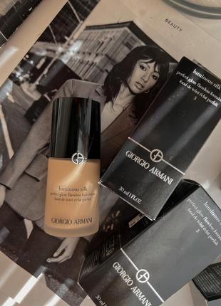 Тональний giorgio armani luminous silk foundation відтінок 3