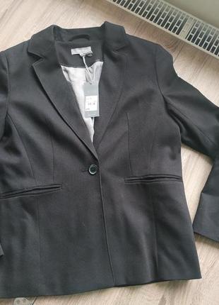 Черный классический пиджак блейзер