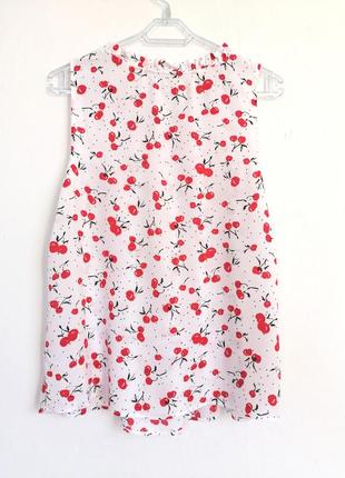 Блузка  безрукавка принт вишеньки tu
