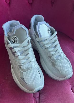 Кроссовки lv, 37( полномерные, размер в размер) 15960 грн