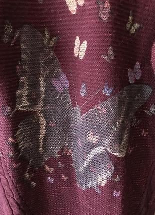 Трикотажное платье с люриксовой нитью, украшенное изысканными бабочками.4 фото