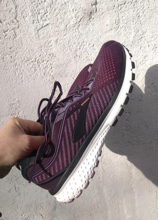 Легкі  кросівки