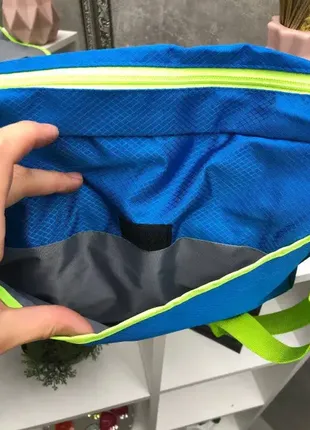 Крутая спортивная сумка из непромокаемой плащевки, одно отделение на молнии6 фото