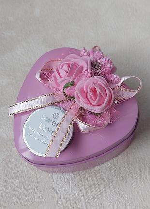 Металлическая коробка для подарка сердце