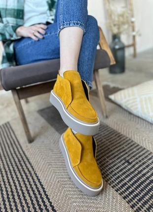 Женские лоферы из натуральной замши