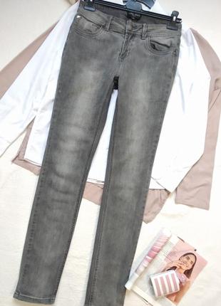 Базовые серые джинсы размер s-m
