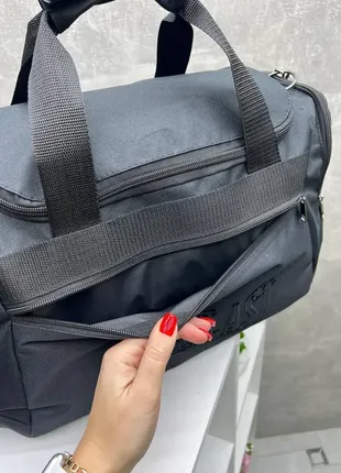 Черная p - дорожно-спортивная вместительная сумка на молнии с множеством карманов7 фото