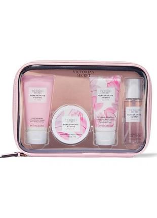 Подарочный набор для душа+ спрей victoria’s secret pomegranate &amp; lotus natural the balance starter kit