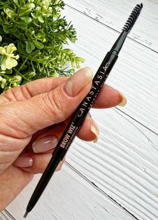 Anastasia beverly hills brow wiz® ultra-slim precision brow pencil ✏️ ультратонкий олівець для брів1 фото