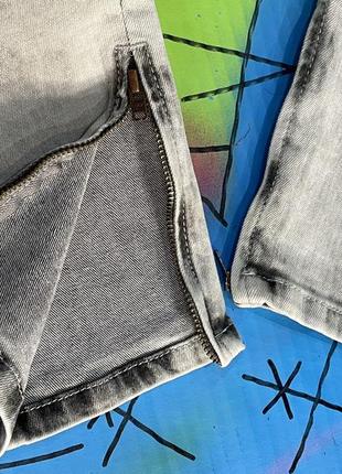 Стрейч джинсы с эффектом гармент-дай и высокая посадка, дырками и молниями по бокам silk silk8 фото
