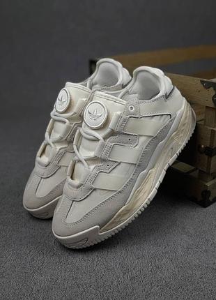 Adidas niteball белые с бежевым