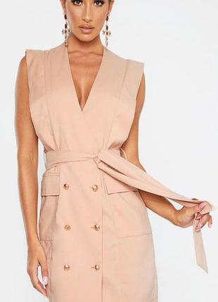 Бежевое платье жакет пиджак золотые пуговицы без пояса