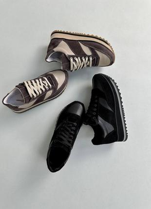 Черные и коричневые кроссовки