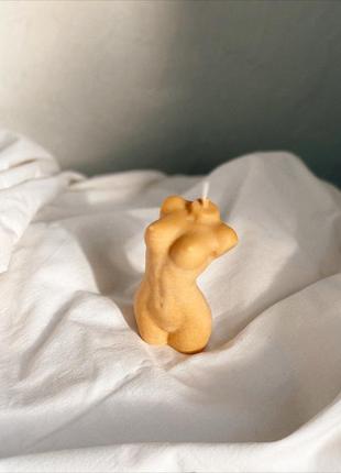 Ароматична соєва свічка woman body "ahprodite", декоративний жіночий торс ручної роботи, жовта, 7х10см