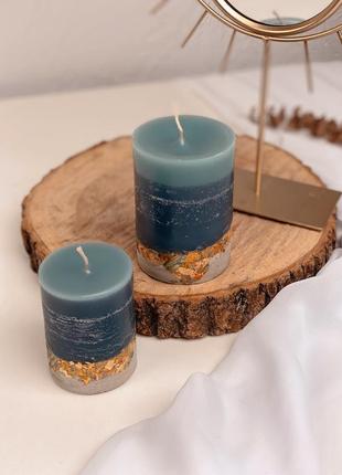 Набір ароматичних парафінових свічок в бетоні з золотим декором 2шт1 фото