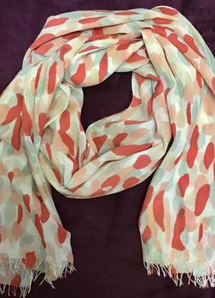 Гарний жіночий шарф