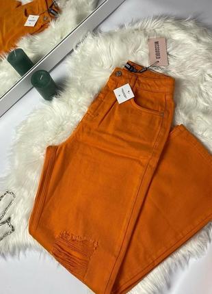 Женские оранжевые прямые широкие рваные джинсы на высокой посадке missguided