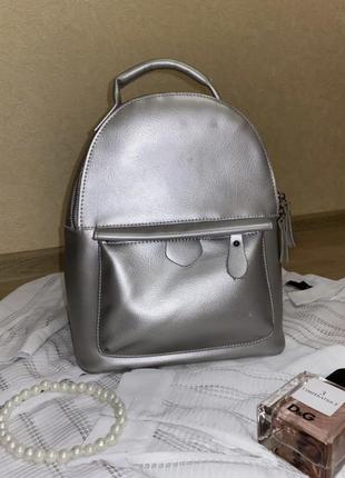 Кожаный рюкзак женский, серебристого цвета1 фото