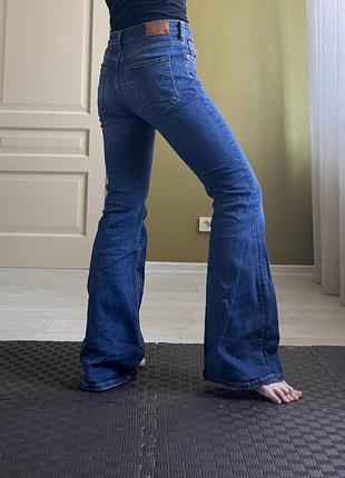 Синие клешовые джинсы5 фото