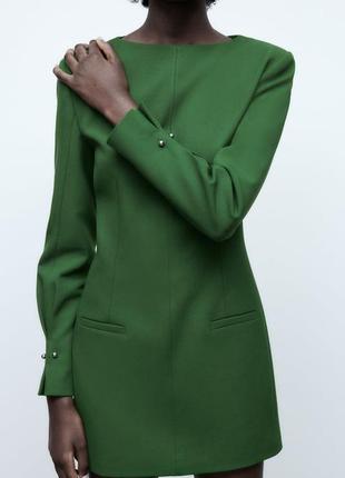 Платье от бренда zara.