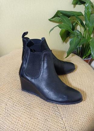 Angulous класні шкіряні! челсі на танкетці