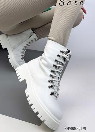 Белые натуральные кожаные ботинки