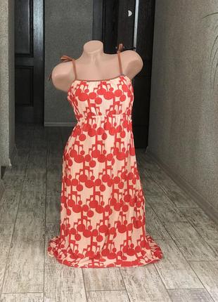 Красивый яркий сарафан numph