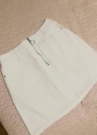 Юбка а-силуэта.